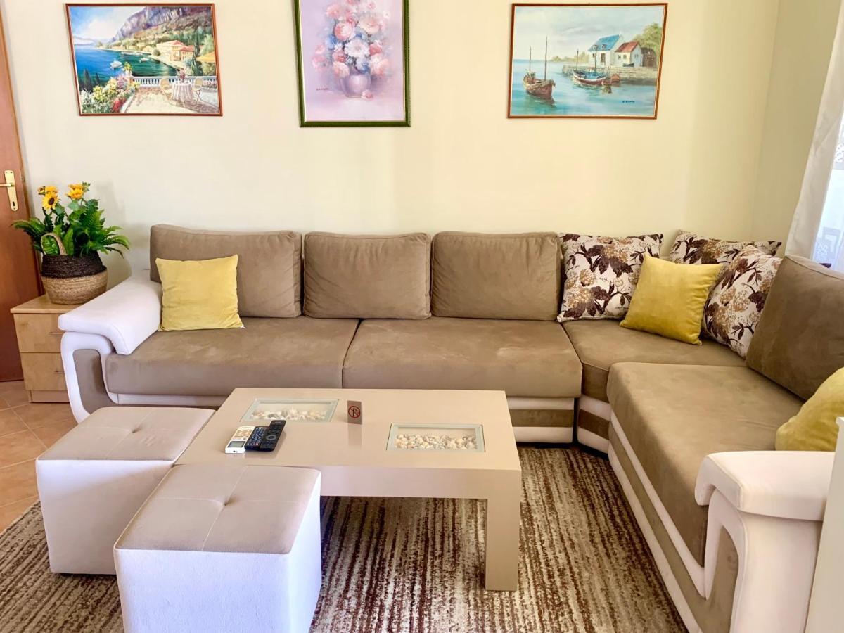 Four Seasons Golem Apartment